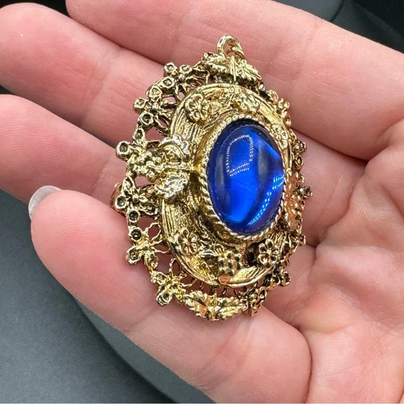 Ornate Blue Sapphire Colored Brooch with Bale - Picture 11 of 13